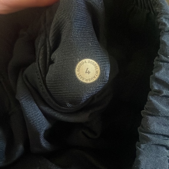 Lululemon Hotty Hot shorts size 4. Navy Blue. Perfect Condition. - Picture 2 of 2